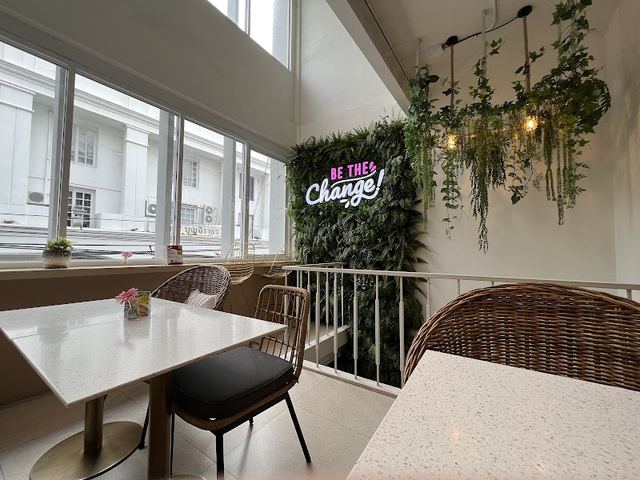 Nature's Charm Cafe